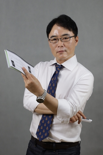 Mr.Yong Lee