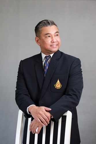 Mr.Dulyaluk Butkhunthong