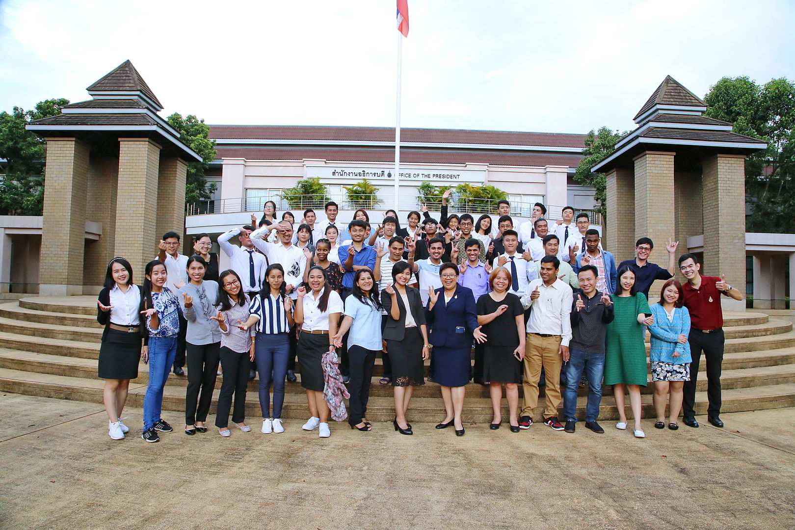 MFU International Scholarship Students Meet the President 2018