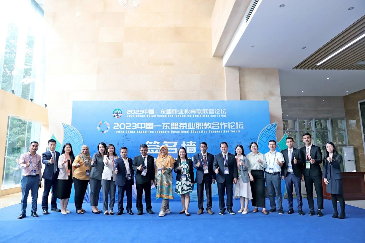 MFU News : tea_and_coffee_institute_joins_forum_in_China1.jpg