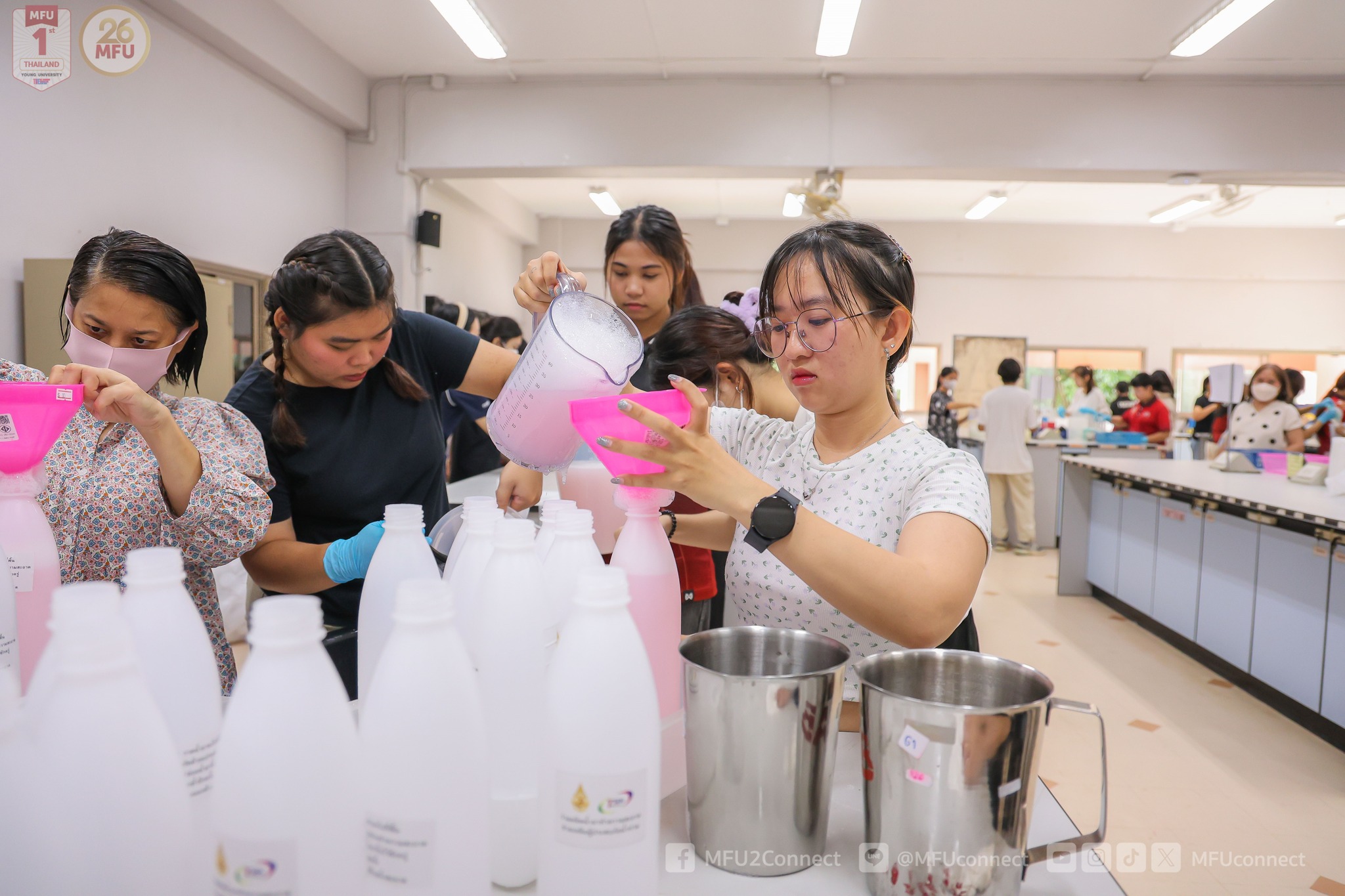 MFU Organizes Volunteer Event to Produce Organic Cleaning Products for Flood Victims