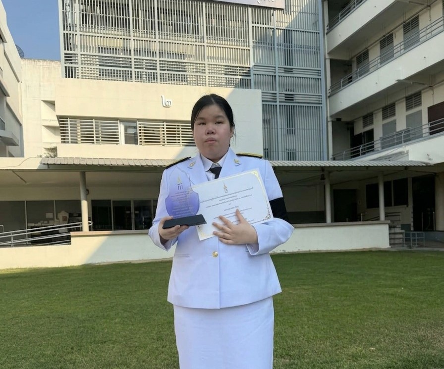 MFU Staff Member Wins National Braille Competition, Receives Royal Trophy