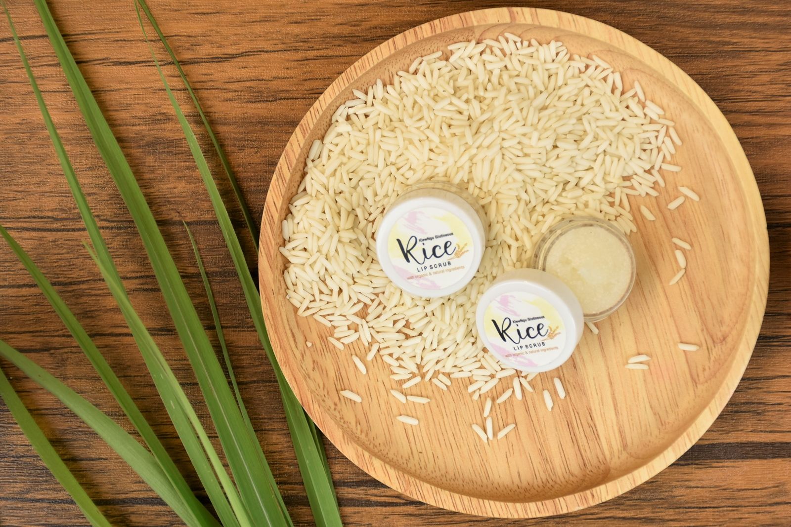 Glutinous Rice  Fermented Oil with Meshed Glutinous Rice Lip Scrub Formulation 